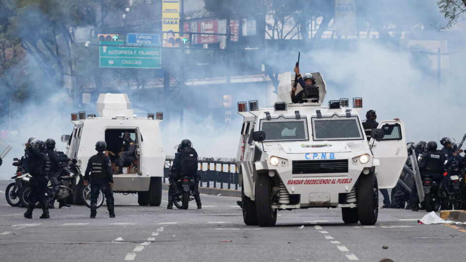 Ong faz campanha para localizar estudantes desaparecidos após rejeitarem apoio a Maduro