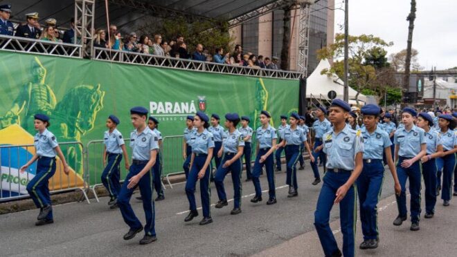 Colégios da PM, escolas cívico-militares e institutos federais se destacam em estado líder do Ideb