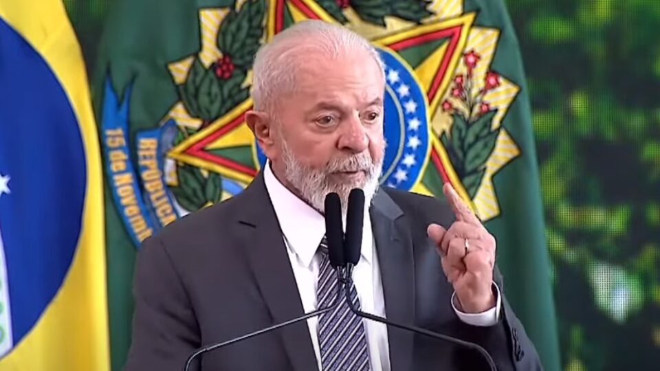 Lula veta mudanças no Enem ao sancionar reforma do Novo Ensino Médio