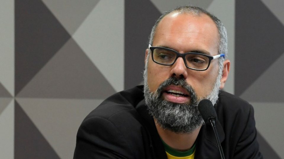 Moraes ignora pedido da OAB e nega acesso aos autos a advogado de Allan dos Santos