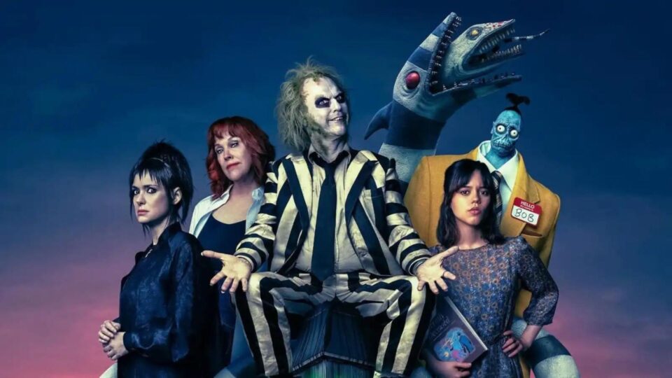 Volta de Beetlejuice às telas confirma que Tim Burton segue espalhafatoso