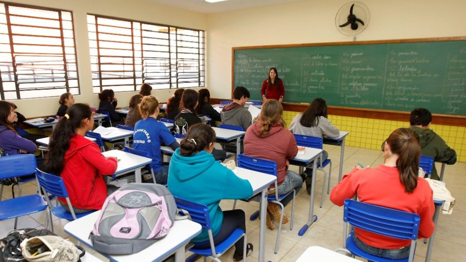 Brasil reduziu gasto em educação, com exceção do ensino infantil, diz OCDE