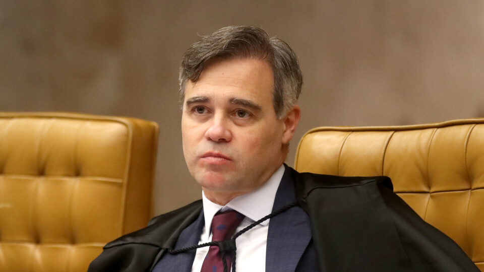 André Mendonça é alvo de protestos de estudantes durante aula na PUC-Rio: “Ministro do Bolsonaro”